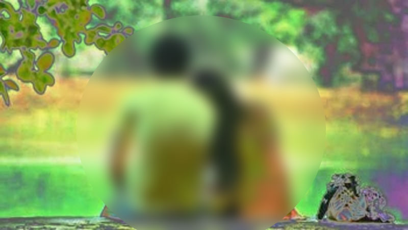 আপত্তিকর অবস্থায় প্রেমিক যুগল, প্রতিবাদ করায় শিক্ষিকাকে মারধর আপত্তিকর অবস্থায় প্রেমিক যুগল, প্রতিবাদ করায় শিক্ষিকাকে মারধর