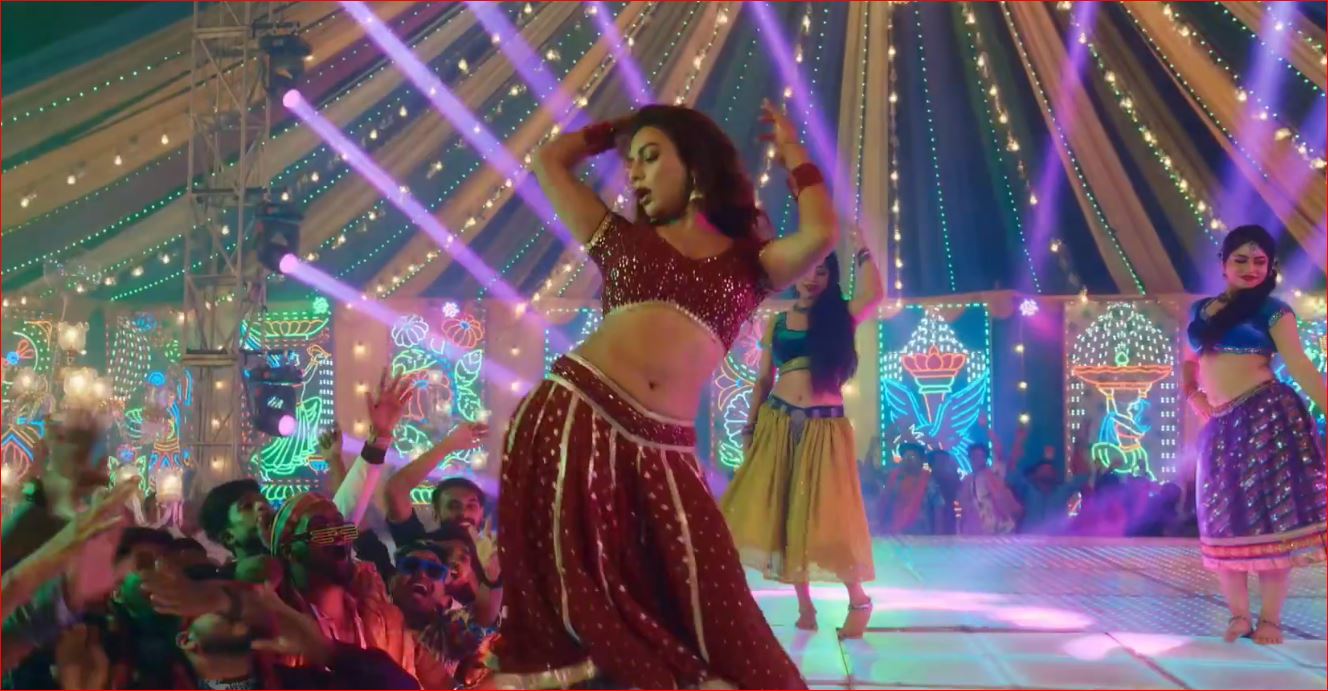  ‘আবার প্রলয়’ সিরিজের আইটেম গানে নুসরাত ফারিয়া। ছবি: সংগৃহীত
