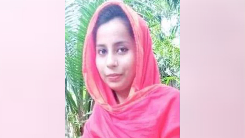 ঘর থেকে বের হচ্ছে দুর্গন্ধ, দরজা ভেঙে মিললো তরুণীর অর্ধগলিত লাশ ঘর থেকে বের হচ্ছে দুর্গন্ধ, দরজা ভেঙে মিললো তরুণীর অর্ধগলিত লাশ