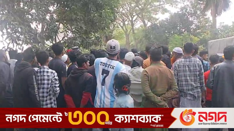 বিলের কচুরিপানার ভেতর কিছু একটা দেখতে পায় স্থানীয়রা, অতঃপর...