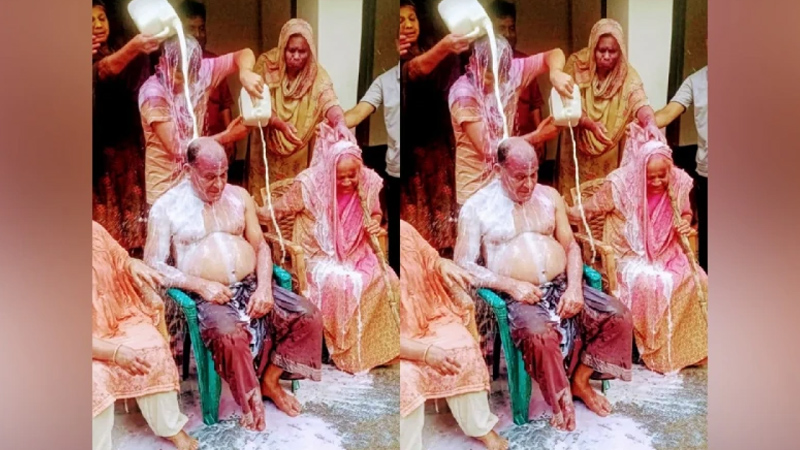 চেয়ারম্যান পদে বিজয়ী হওয়ায় রেলমন্ত্রীর ভাইকে দুধ দিয়ে গোসল