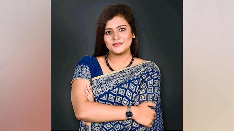 উপস্থাপিকা দীপ্তি চৌধুরী।