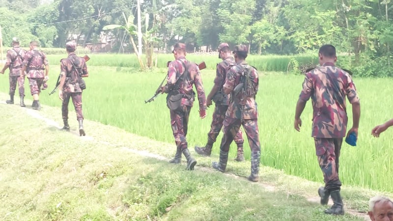 বিজিবি-জনতার শক্ত অবস্থানে বেড়া নির্মাণ বন্ধে বাধ্য হয়েছে বিএসএফ: স্বরাষ্ট্র উপদেষ্টা