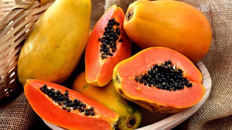 Papaya - গরমে পেঁপে খেলে কী উপকার হয়