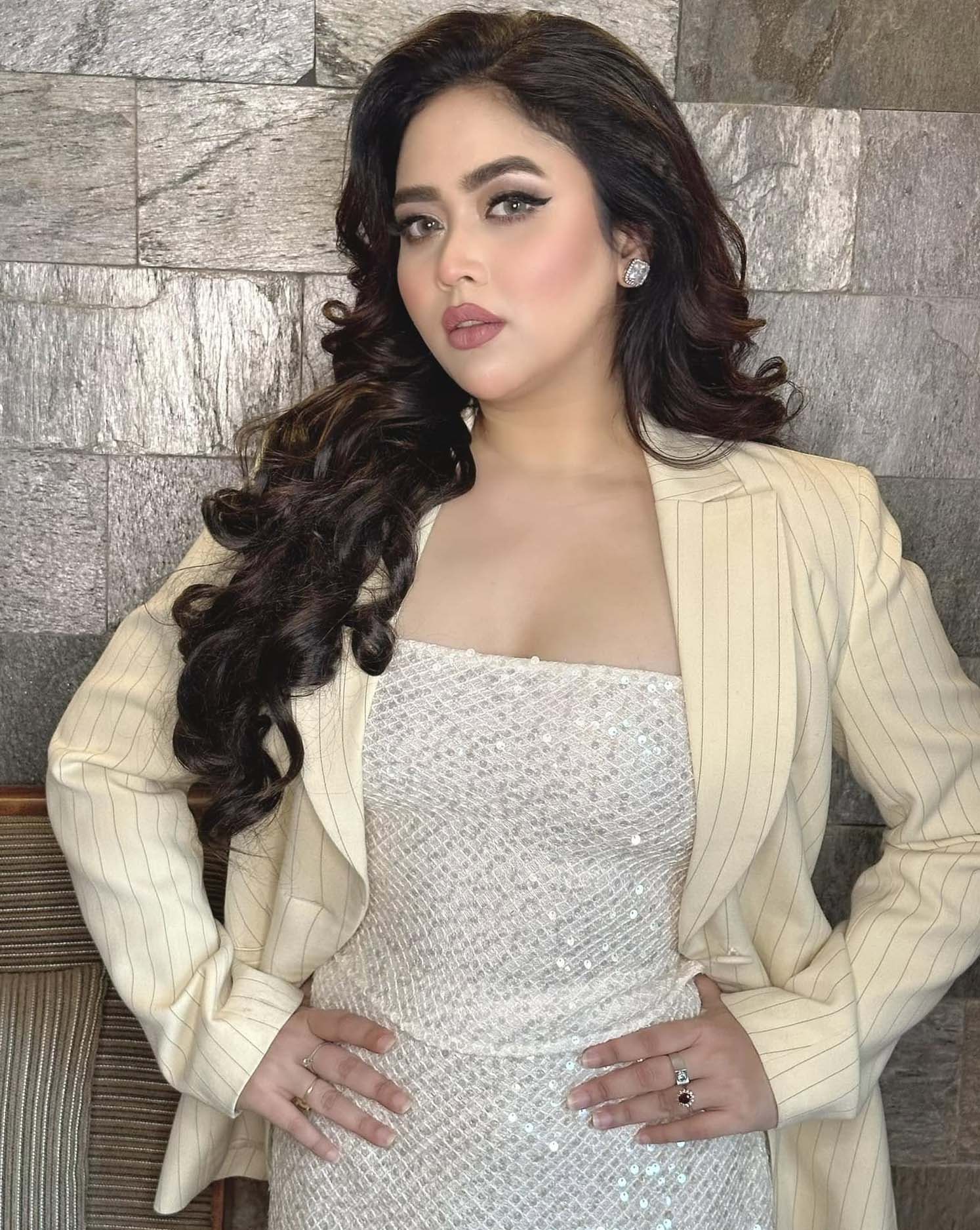 অভিনেত্রী আসনা হাবিব ভাবনা