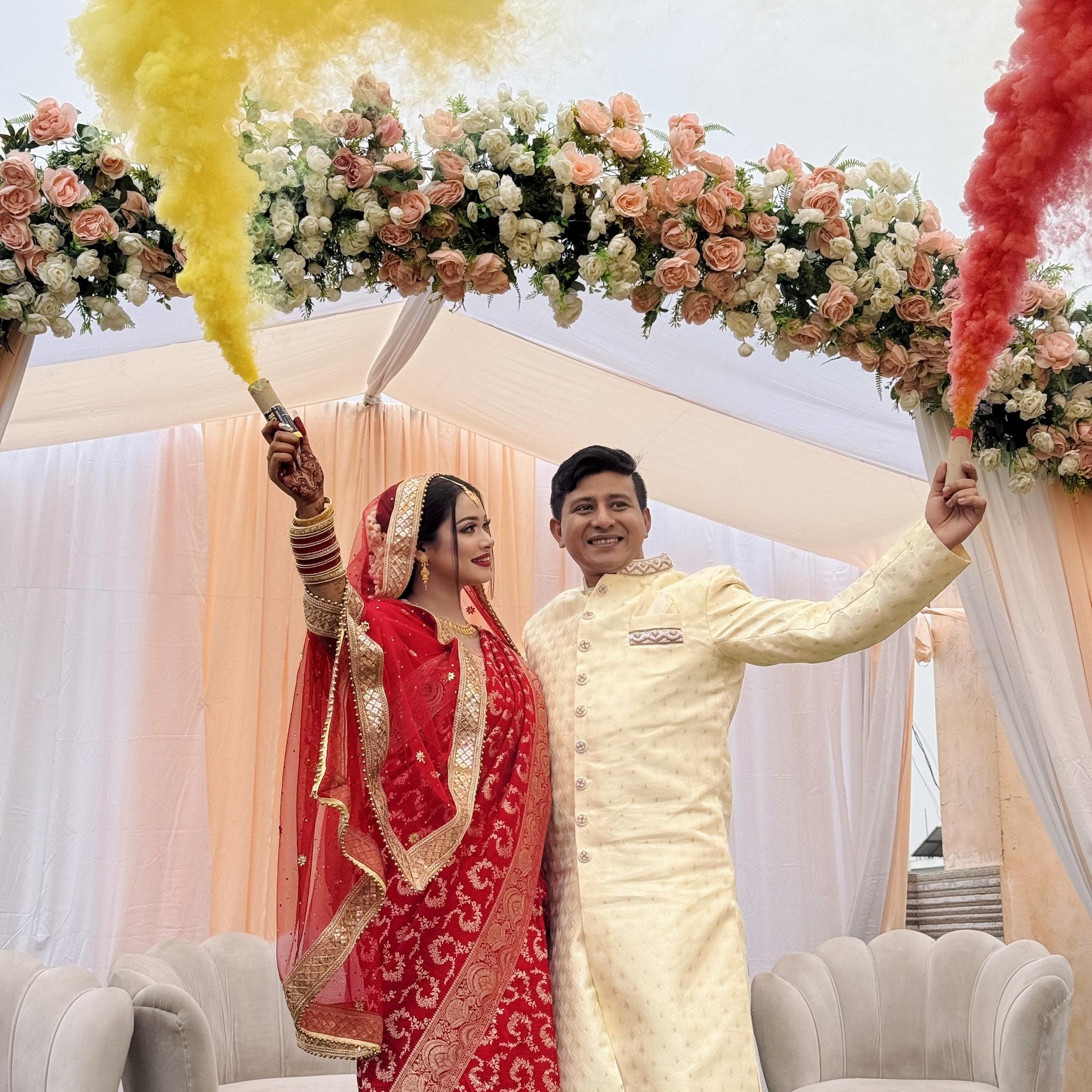 তার স্ত্রী আফসানা আক্তার প্রীতি একজন শিক্ষার্থী। বর্তমানে তিনি একটি বিশ্ববিদ্যালয়ের আইন বিভাগে পড়াশোনা করছেন। ছবি: অভিনেতার ফেসবুক