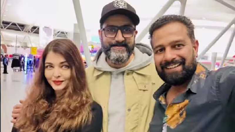 সোশ্যাল মিডিয়ায় ঘুরছে আরও কিছু মধুর মুহূর্তের ভিডিও, যেখানে বিমানবন্দরে এক ভক্তের সঙ্গে ছবি তুলতে দেখা যায় অভিষেক-ঐশ্বরিয়াকে। ছবি: সংগৃহীত 