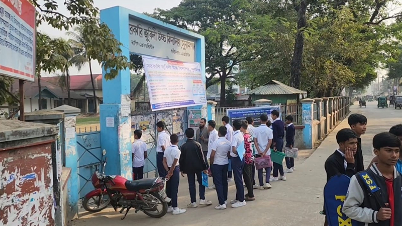 দেশজুড়ে সরকারি মাধ্যমিকের শিক্ষকরা কর্মবিরতিতে, হচ্ছে না বার্ষিক পরীক্ষা