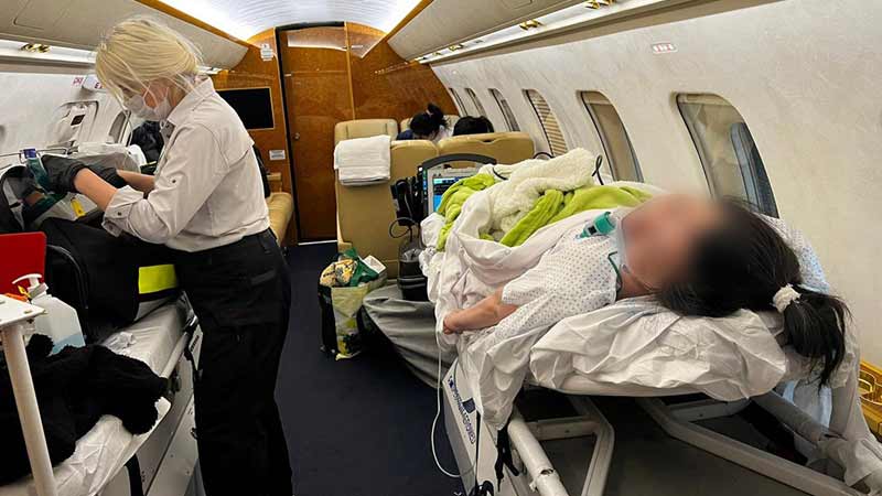 জরুরি ওষুধ, স্ট্রেচার বেডসহ  ডাক্তার, নার্স ও প্যারামেডিক টিম থাকে এয়ারে অ্যাম্বুলেন্সে । ছবি: সংগৃহীত 