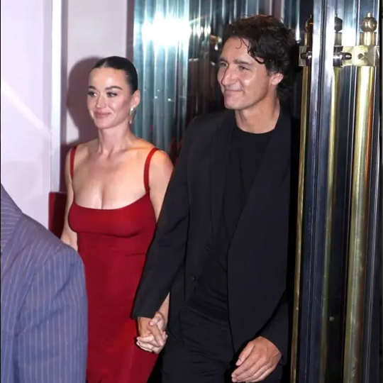 ছবিগুলো প্রকাশ হতেই সোশ্যাল মিডিয়া উত্তাল। ছবি: সংগৃহীত 