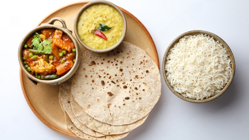 Vabat Roti রাতে ভাত নাকি রুটি খাবেন, চিকিৎসকের পরামর্শ