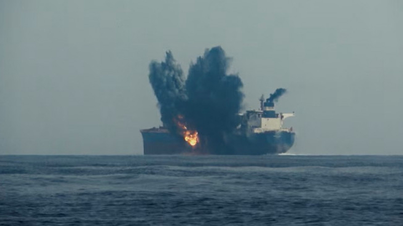 আরব উপকূলে জাহাজে অতর্কিত গুলি ও রকেট নিক্ষেপ, কে চালালো এই হামলা