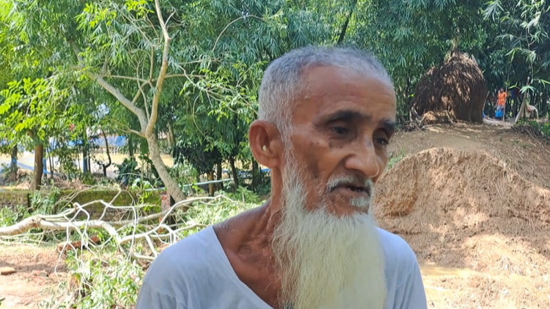 স্থানীয় ব্যক্তি। ছবি: চ্যানেল 24