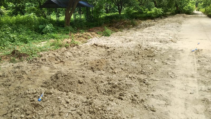 রায়ের বাজার কবরস্থানে অজ্ঞাতদের কবরের সারির ছবিটি গত ডিসেম্বর মাসে তোলা: ছবি চ্যানেল 24