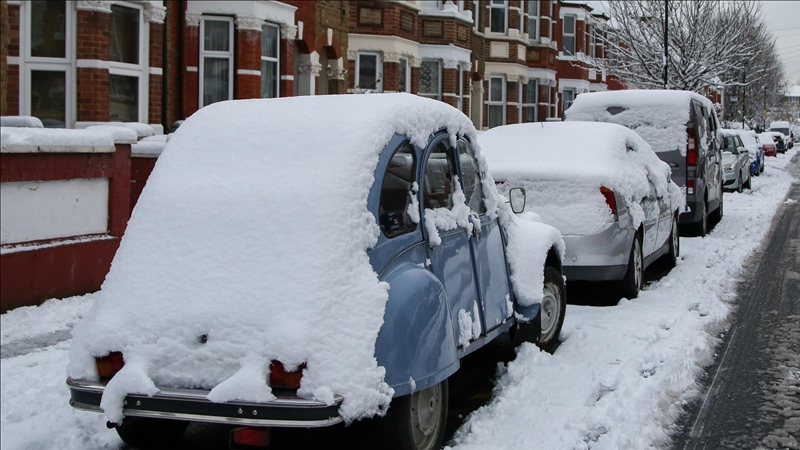 বরফে ঢেকে গেছে পুরো শহর।