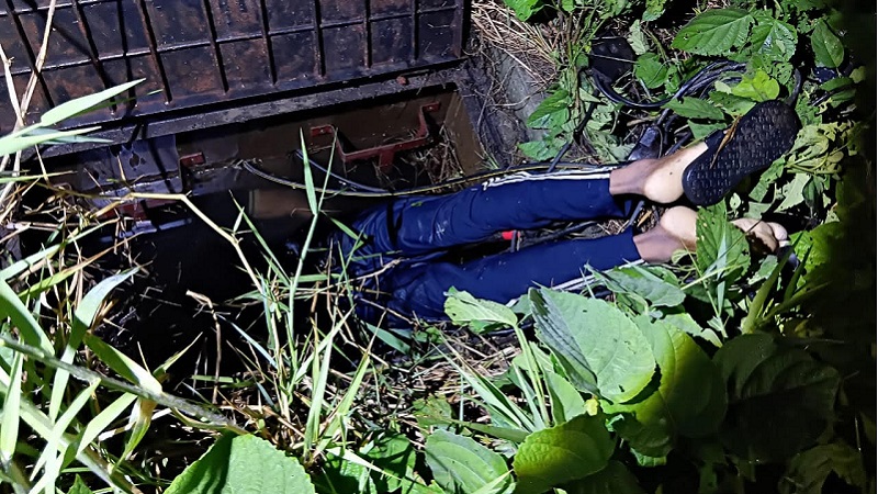 বিমানবন্দরের তার চুরি করতে গিয়ে বিদ্যুৎস্পৃষ্টে যুবক নিহত