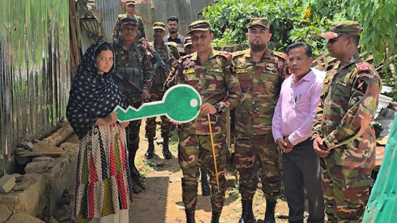 রাঙামাটিতে গৃহহীন ২০ পরিবারকে মাথা গোঁজার ঠাঁই করে দিল সেনাবাহিনী