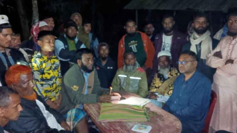 সালিস-বৈঠকেও কোনও সমাধান মেলেনি। ছবি: চ্যানেল 24