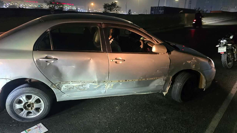 দুর্ঘটনায় দুমড়ে-মুচড়ে যাওয়া প্রাইভেটকার। ছবি: সংগৃহীত