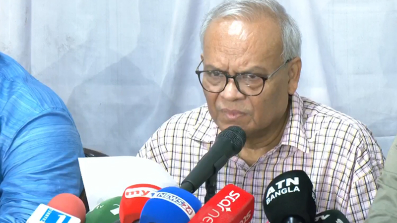 সংবাদ সম্মেলনে বক্তব্যকালে রুহুল কবির রিজভী। ছবি: চ্যানেল 24