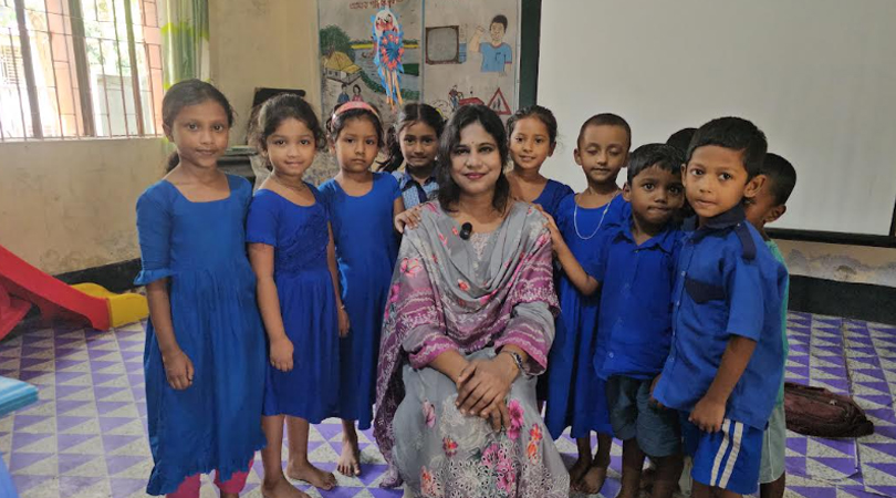 প্রকৌশলী-বিসিএস ক্যাডারের চাকরি ছেড়ে প্রান্তিক শিশুদের পড়ান নায়লা শারাফ