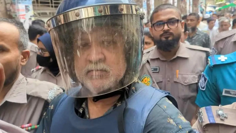 গত ৫ আগস্ট আশরাফুল হক ডনকে গ্রেফতার করে কারাগারে পাঠানো হয়। ছবি: সংগৃহীত 